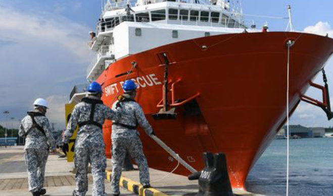 Kapal MV Swift dari Singapura, diperkirakan tiba pada Minggu, 25 April 2021, untuk membantu proses evakuasi kru kapal selam KRI Nanggala 402. (Foto: tangkapan layar via The Strait Times)