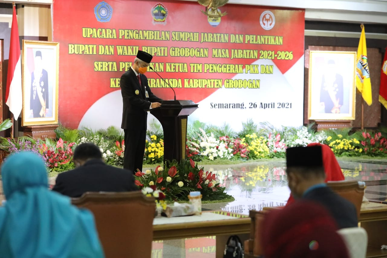 Gubernur Ganjar meminta seluruh ASN menundukkan kepada berdoa untuk awak KRI Nanggala-402 yang dinyatakan gugur. (Foto: Dok Prov Jateng)