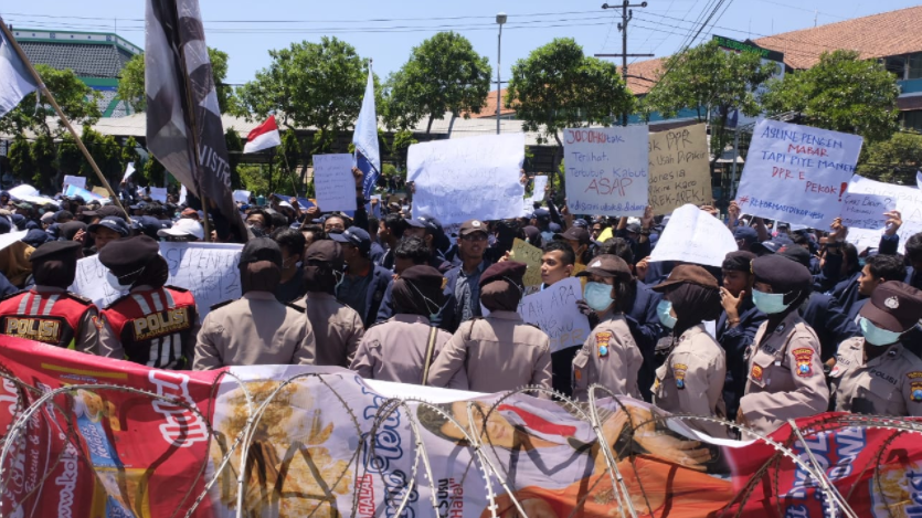 Demo buruh di DPRD Jatim beberapa waktu lalu. (Foto: Faiq/ngopibareng.id)