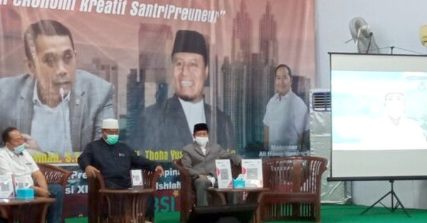 Ponpes Al Islah Grujugan Bondowoso menggelar seminar mencetak santri pelaku ekonomi kreatif bersama Menparekraf RI Sandiaga Salahudin Uno melalui zoom meeting. (Foto: Istimewa)