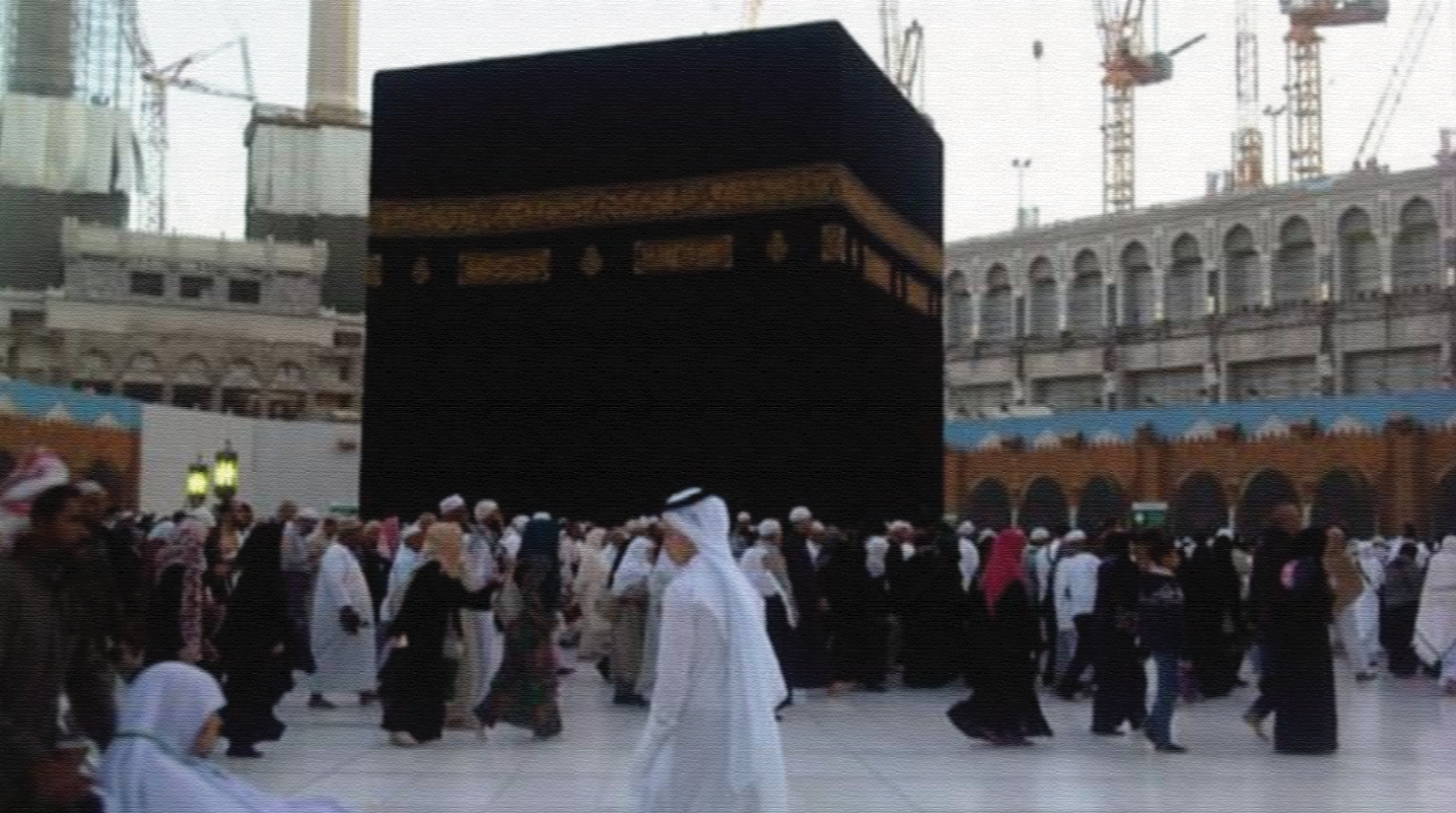 Jamaah Umrah sedang Tawaf mengelilingi Ka'bah di Masjidil Haram, pada masa pandemi Covid-19. (Foto: Istimewa)