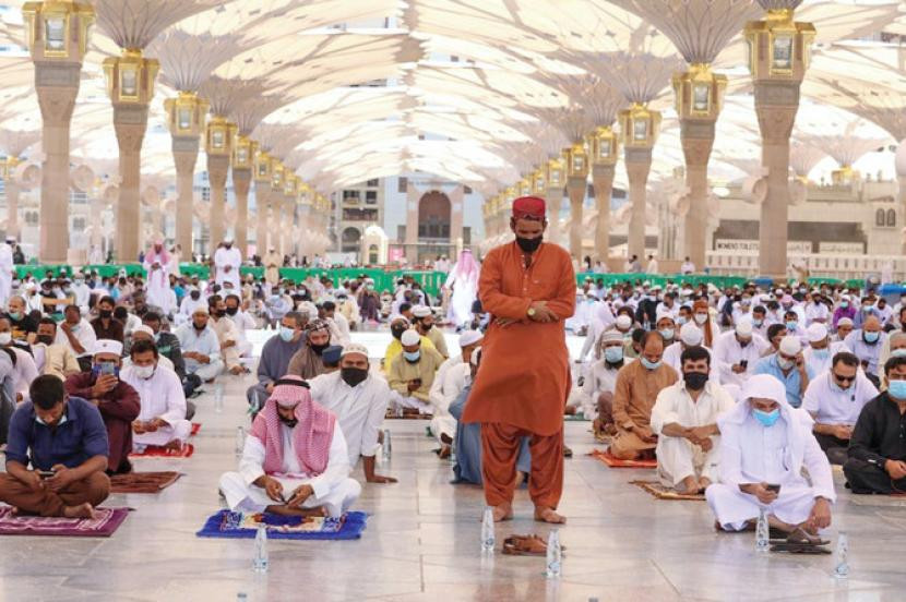 Kesibukan di Masjid Nabawi saat bulan Ramadhan. (Foto: travellers)