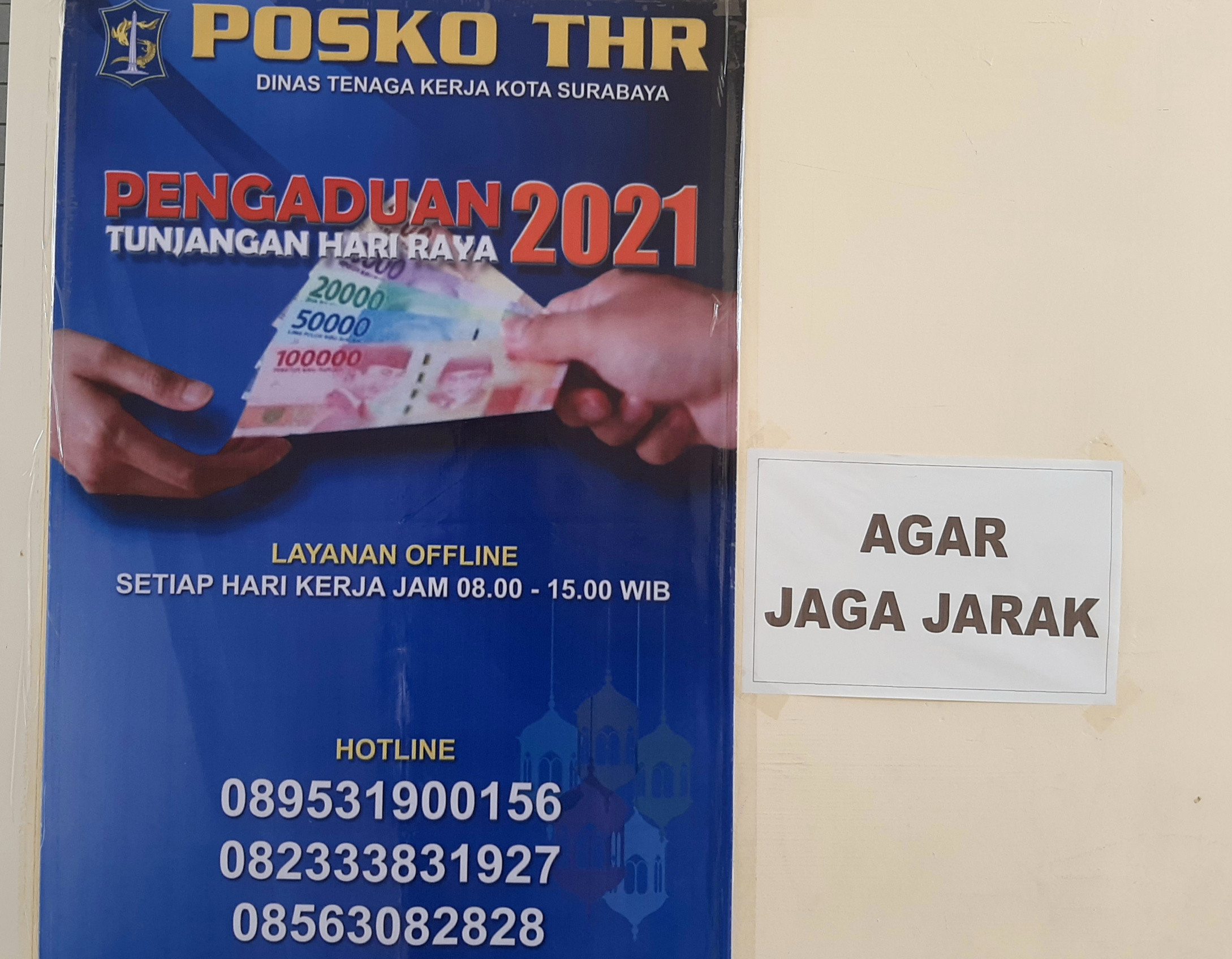 Posko pengaduan THR Disnaker Surabaya. (Foto: Pita Sari/Ngopibareng.id)