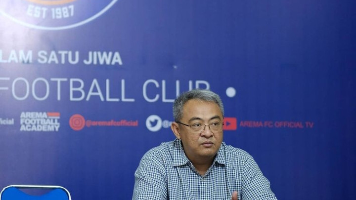 General Manager Arema FC, Ruddy Widodo saat berada di Kantor Arema FC (Instagram: @aremafcofficial)