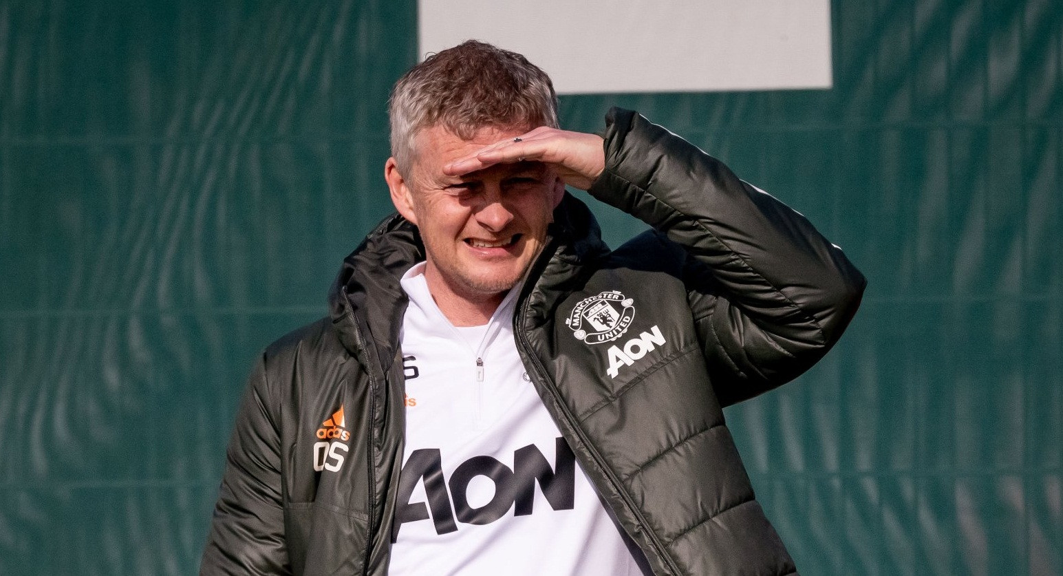 Ole Gunnar Solksjaer mengakui Keluarga Glazer telah meminta maaf secara pribadi kepada dirinya menyusul aksi protes ribuan suporter MU di Old Trafford pada Minggu 2 Mei 2021 lalu. (Foto: Twitter/@ManUtd)