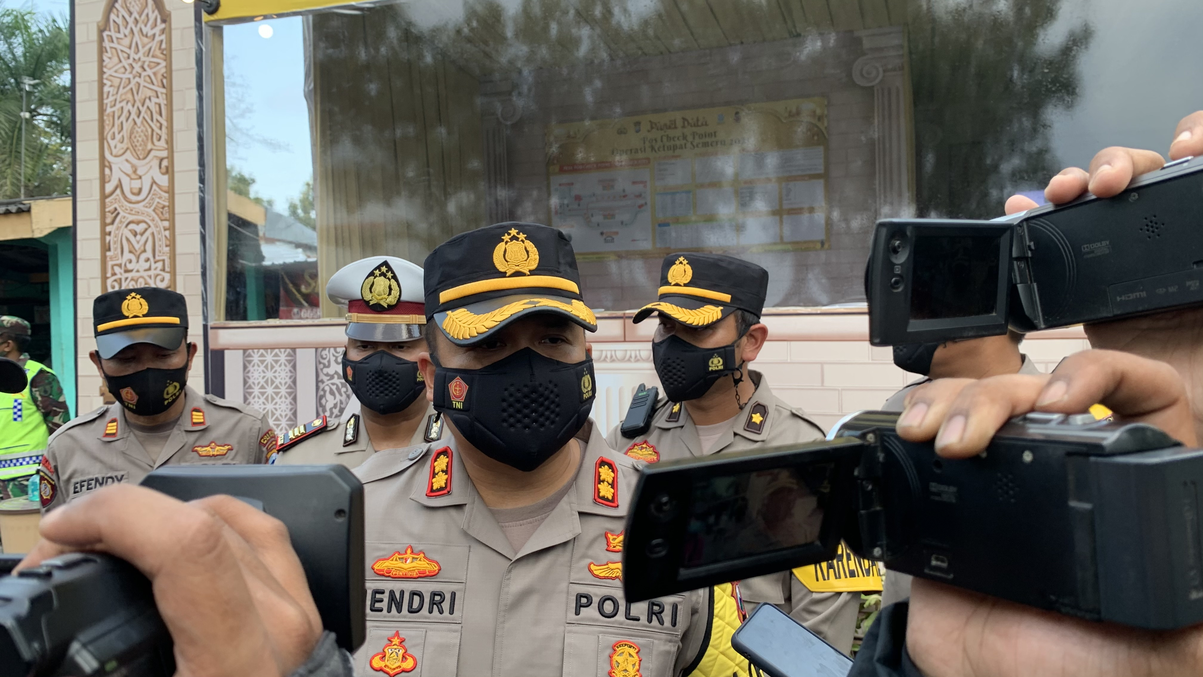 Kapolres Malang, AKBP Hendri Umar saat ditemui di Check Point Talangagung, Kabupaten Malang (Foto: Lalu Theo/ngopibareng.id)