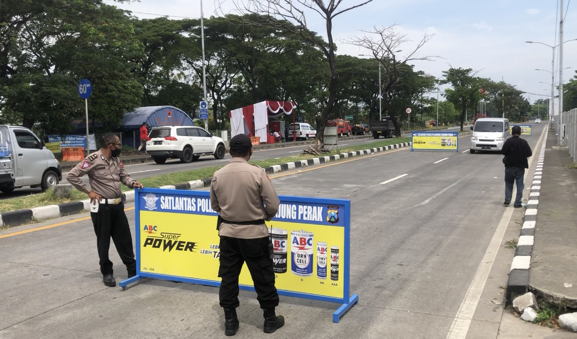 Pos penyekatan di Jembatan Suramadu (Foto: Andhi Dwi/Ngopibareng.id)