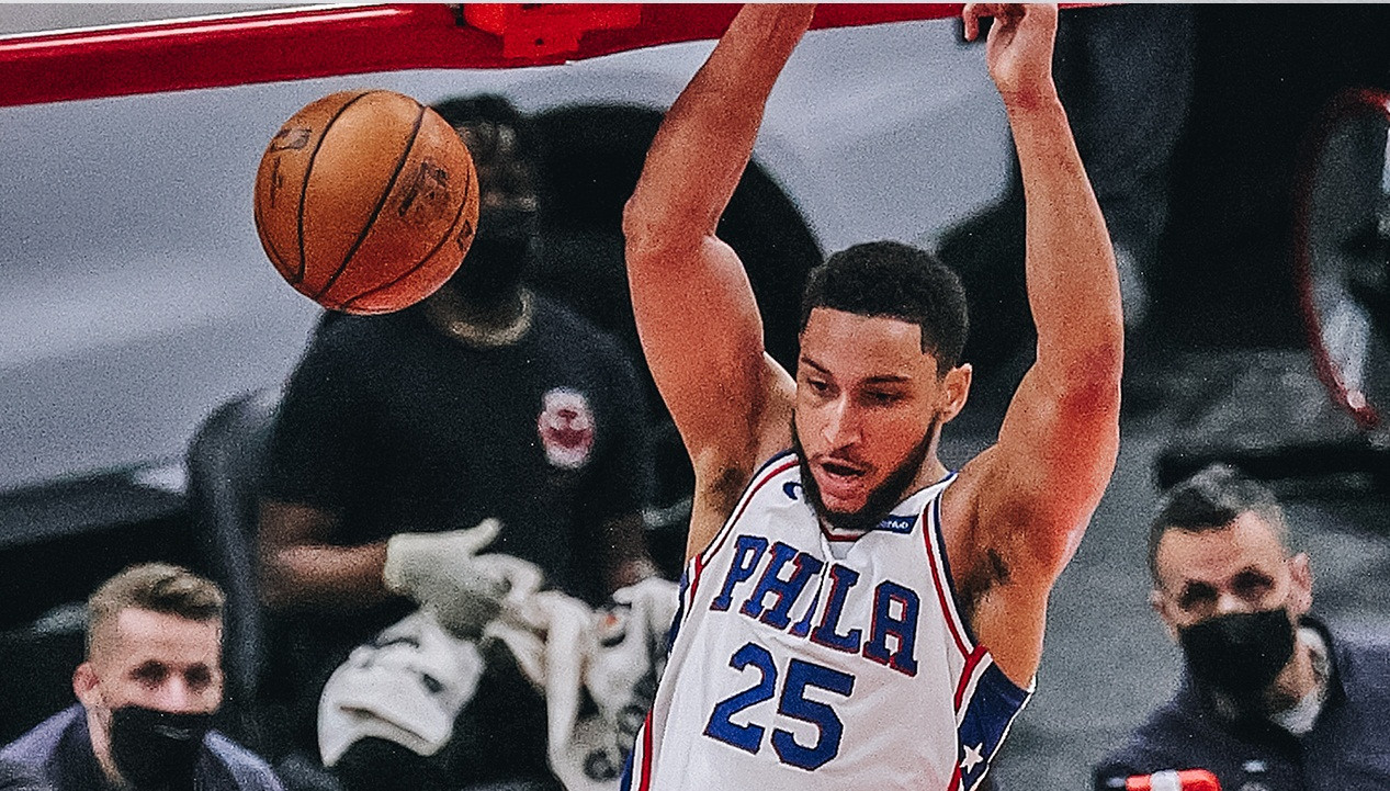 Ilustrasi NBA. Pemain Philadelphia 76ers Ben Simmons saat melakukan aksi slam dunk. (Foto: Twitter/@Sixers)