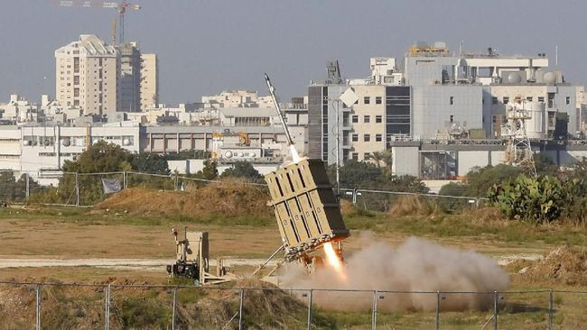 Rudal milik Israel ketika menggempur kawasan di Suriah ke sasaran Milisi Hizbullah. (Foto: reuters)