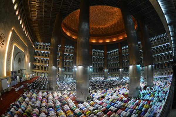 Pelaksanaan Salat Idul Fitri tetap harus menaati Protokol Kesehatan di masa pandemi Covid-19. (Foto: Istimewa)