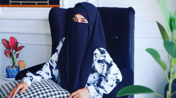 Pipik Dian Irawati atau akrab disapa Umi Pipik, mantan istri almarhum Ustadz Jefri Al Buchori alias Uje. (Foto: Istimewa)