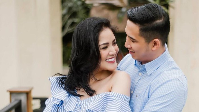 Mantan pasangan suami istri, Nindy Ayunda dan Askara Parasady Harsono. (Foto: Instagram)