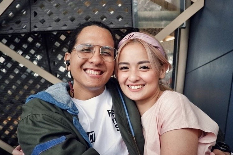 Foto kenangan artis Joanna Alexandra dengan mendiang suaminya, Raditya Oloan. (Foto: Instagram)