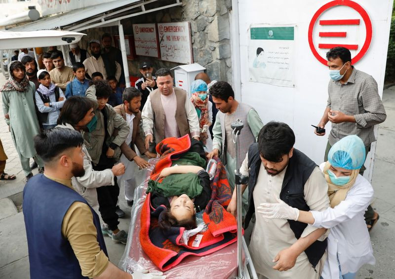 Korban ledakan bom mobil di Kabul, Afghanistan, di bulan Puasa. (Foto: reuters)