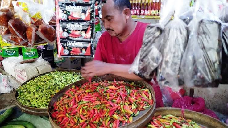 Aktivitas pedagang di Pasar Cukir, Kecamatan Diwek, Kabupaten Jombang. (Foto: Mardiansyah Triraharjo/Ngopibareng.id).