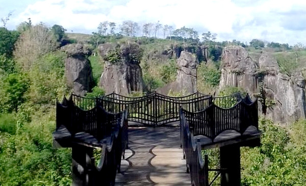 Objek wisata Stonehenge Van Java ala Batu Susun Solor di Desa Solor, Kecamatan Cermee, Kabupaten Bondowoso. (Foto: Istimewa)