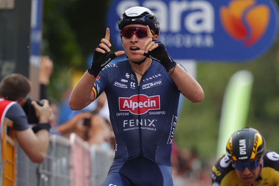 Tim Merlier (Alpecin-Fenix)  menjadi juara etape 2 Giro d'Italia