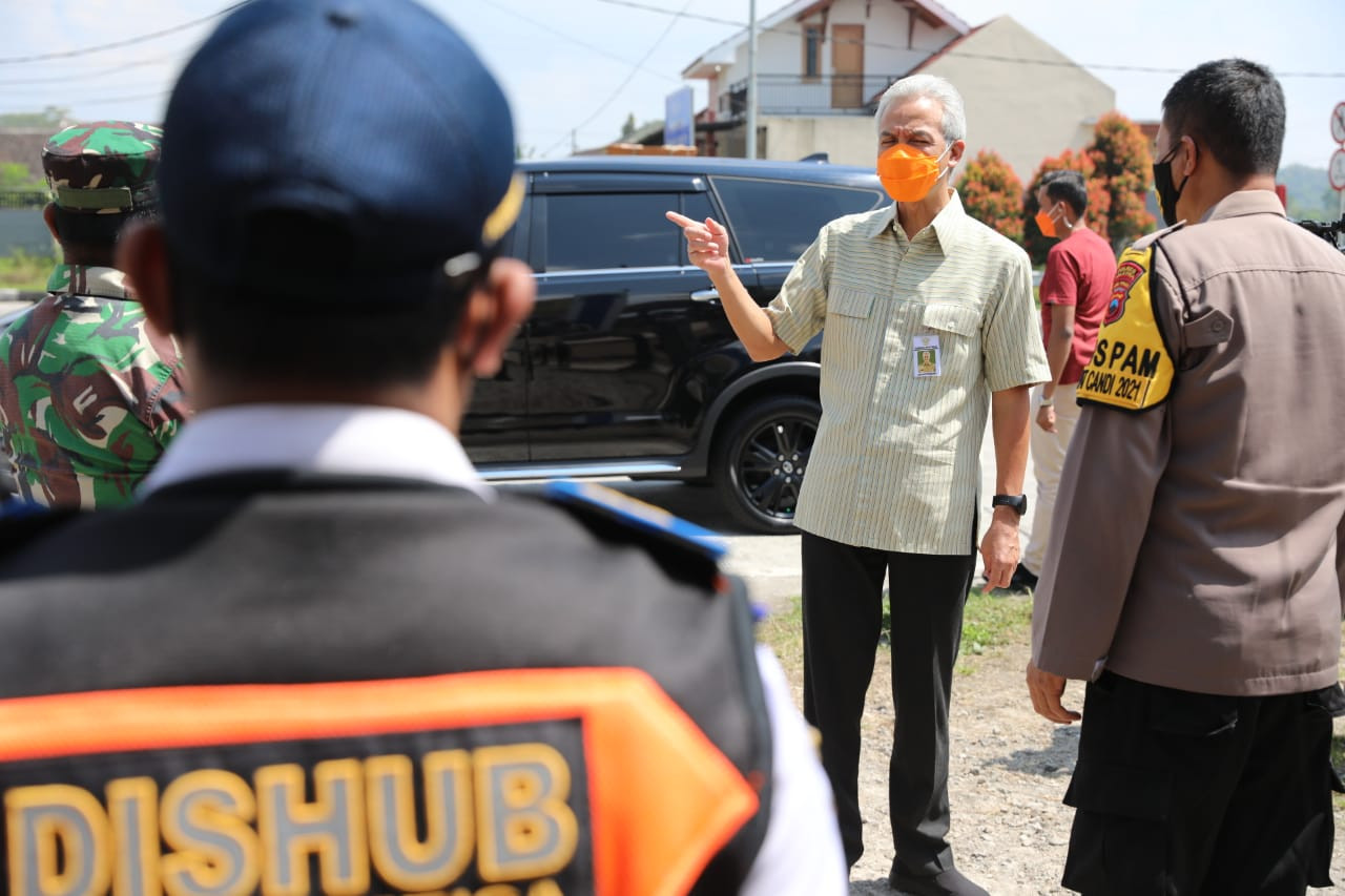 Gubernur Jawa Tengah Ganjar Pranowo cek posko penyekatan pemudik di Kabupaten Semarang dan Salatiga, Selasa 11 Mei 2021. (Foto: Istimewa)