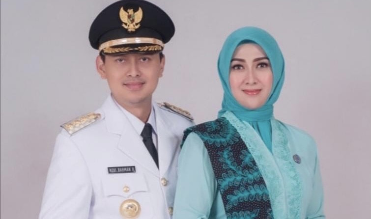 Bupati Nganjuk Novi Rahman Hidayat dan Istri.