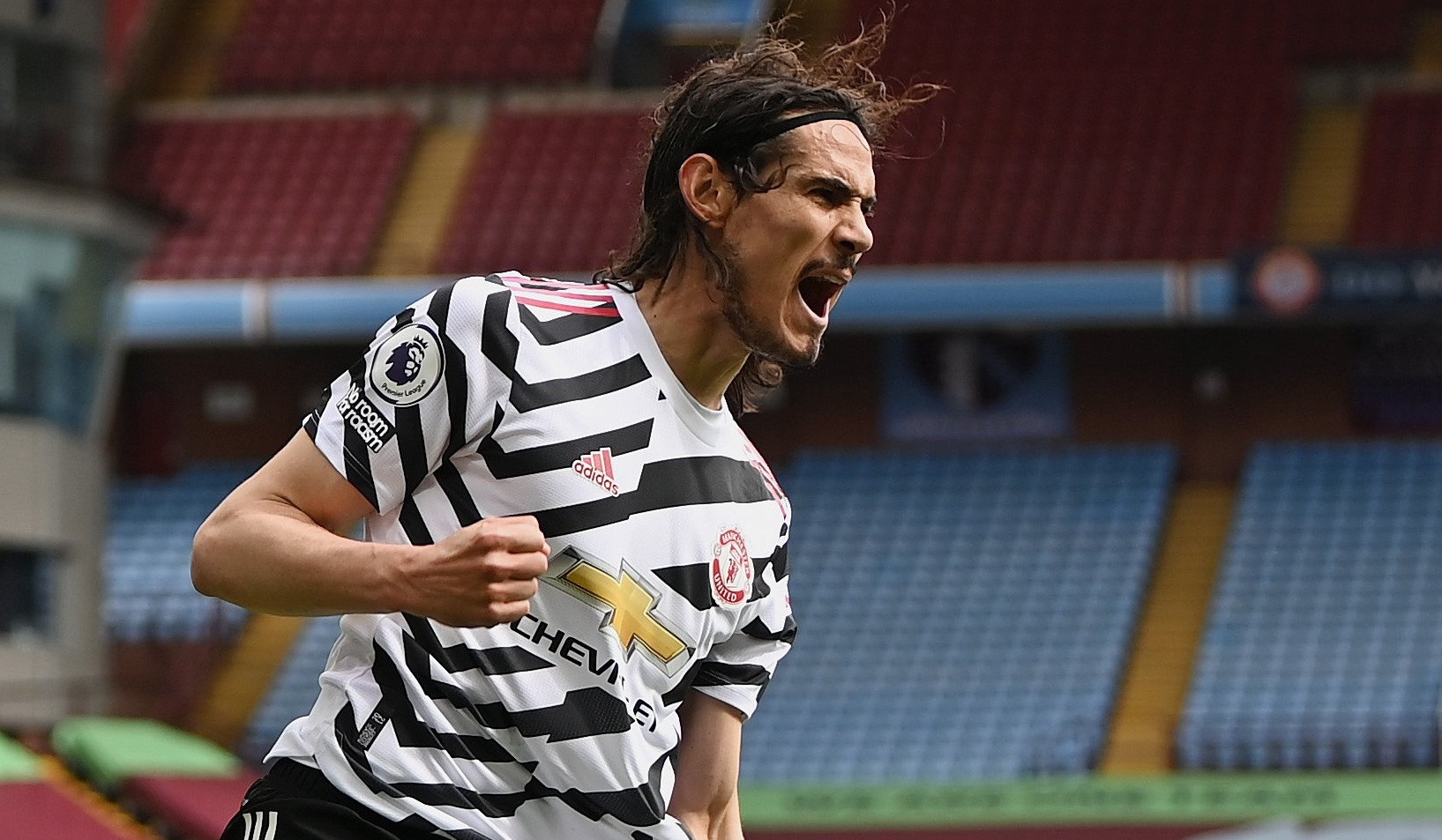 Edinson Cavani melakukan selebrasi usai mencetak gol ke gawang Aston Villa ketika Manchester United menang 3-1. (Foto: Twitter/@ManUtd)