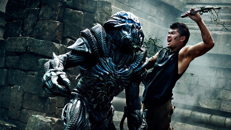 Salah satu adegan aktor Iko Uwais saat membintangi film Beyond Skyline. (Foto: Istimewa)