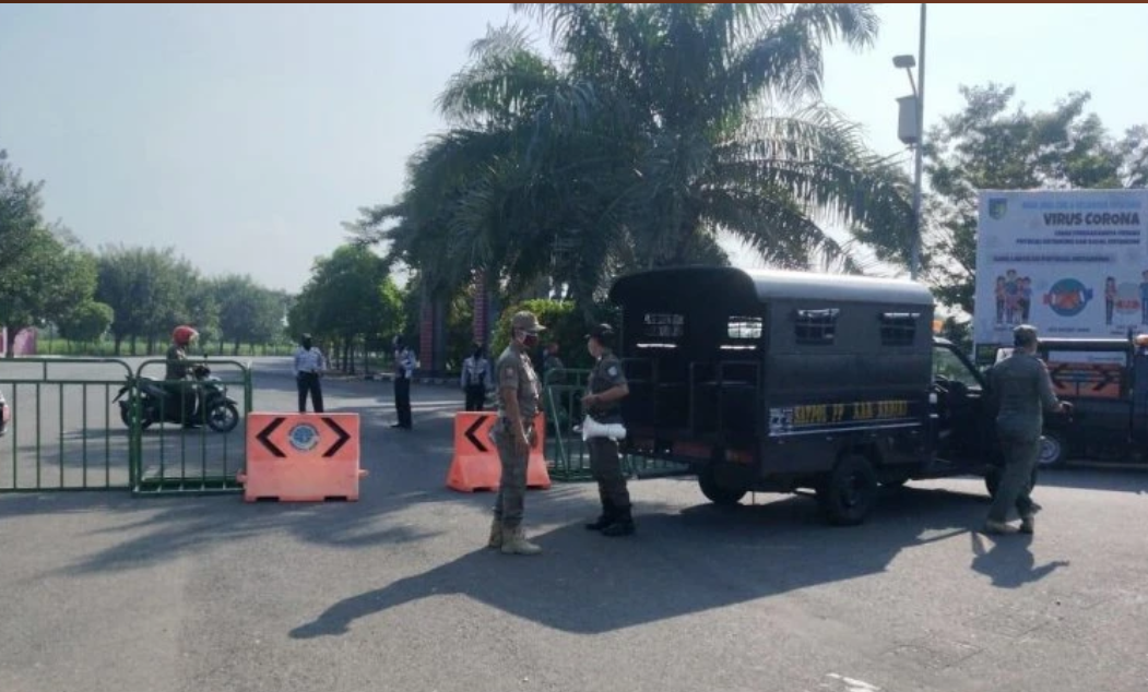 jalur simpang lima Gumul Kediri. DPRD mengingatkan agar Kadis Pariwisata perketat penerapan protokol kesehatan di tempat wisata di Kediri. (Foto: Ant)