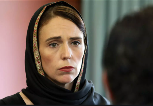 Jacinda Ardern, PM Selandia Baru, menyebut fokus memahami algoritma media sosial penting untuk melawan ekstremis online. (Foto: France24)