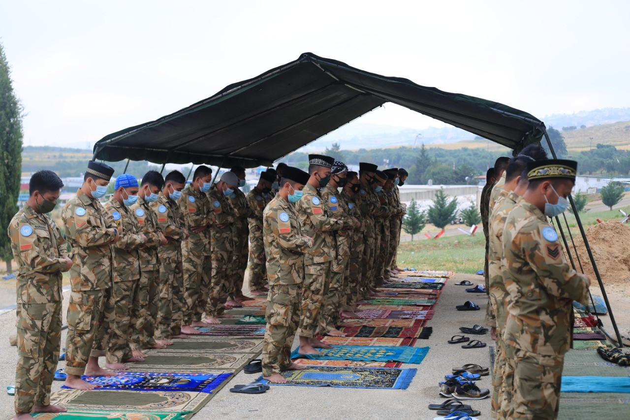 Satgas Yon Mekanis  XXII-O/UNIFIL merayakan hari raya Idul Fitri 1442 H secara khidmat dan sederhana di Masjid Indobatt UNP 7-1, Adshit Al Quysr, Lebanon, Kamis 13 Mei 2021 waktu setempat. (Foto: Puspen TNI)