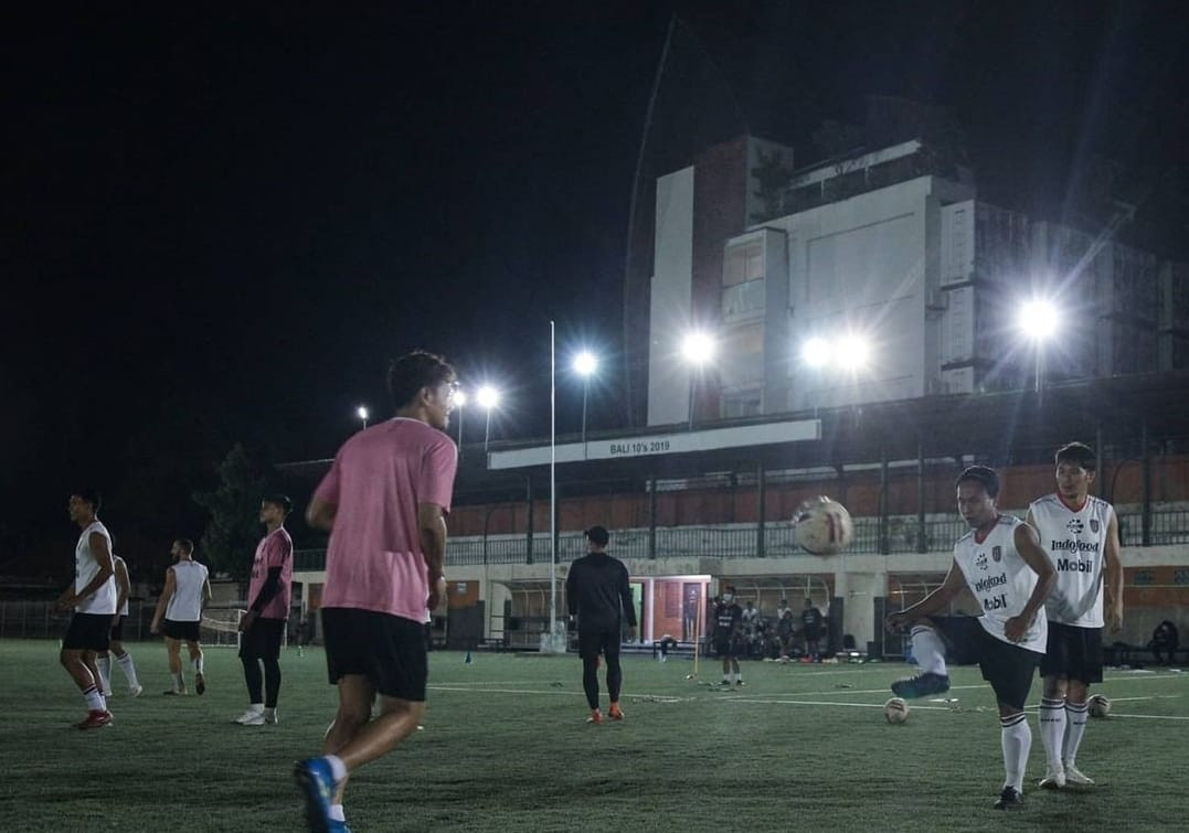 Skuad Serdadu Tridatu saat latihan sebelum libur lebaran. (Foto: Bali United)