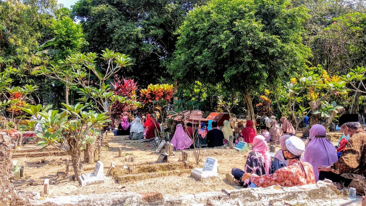 Berdoa bersama sebagai pengganti halalbihalal di Jombang (Foto: Mutqiyyah Rizqi/Ngopibareng.id)