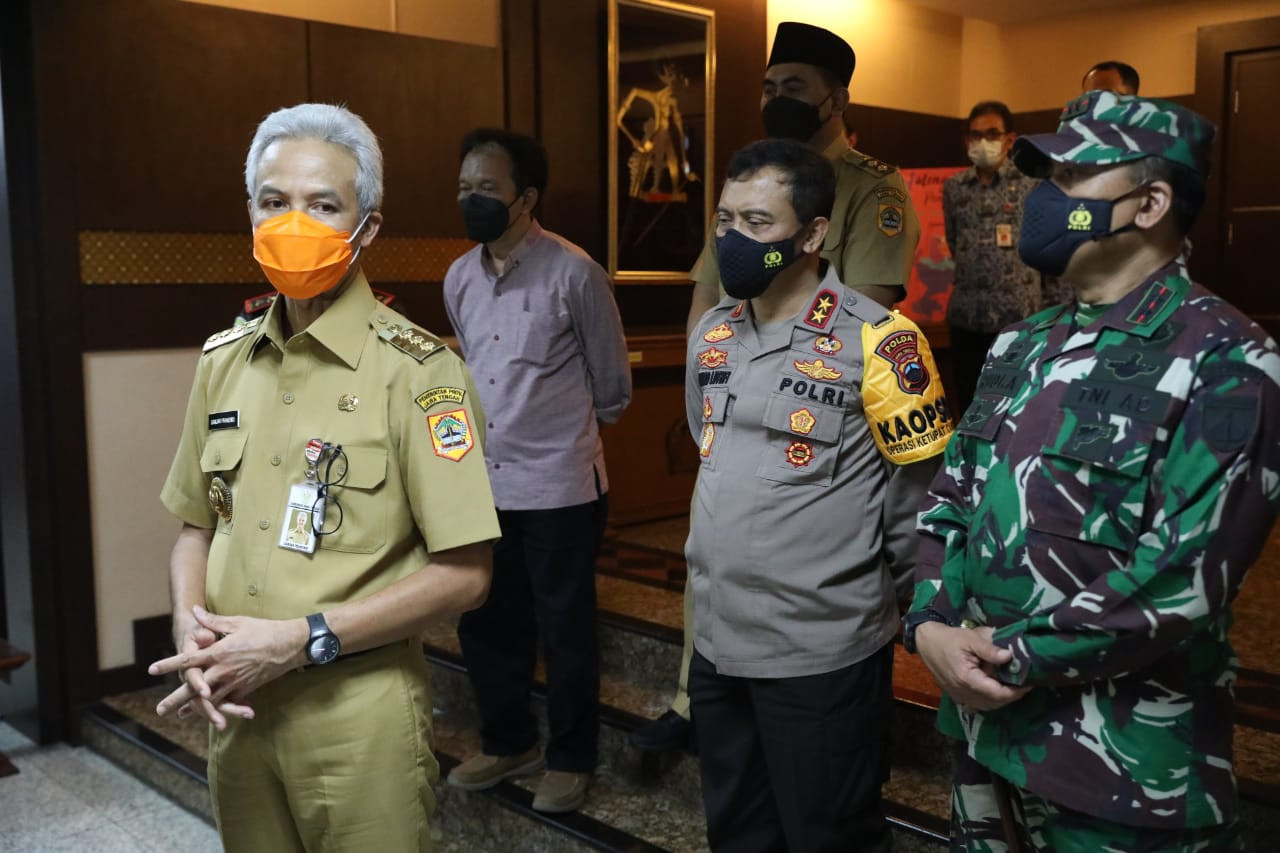 Gubernur Jateng Ganjar Pranowo meminta semua rumah sakit siaga selama 14 hari ke depan hadapi kemungkinan terjadinya lonjakan kasus Covid-19. (Foto: Dok Jateng)