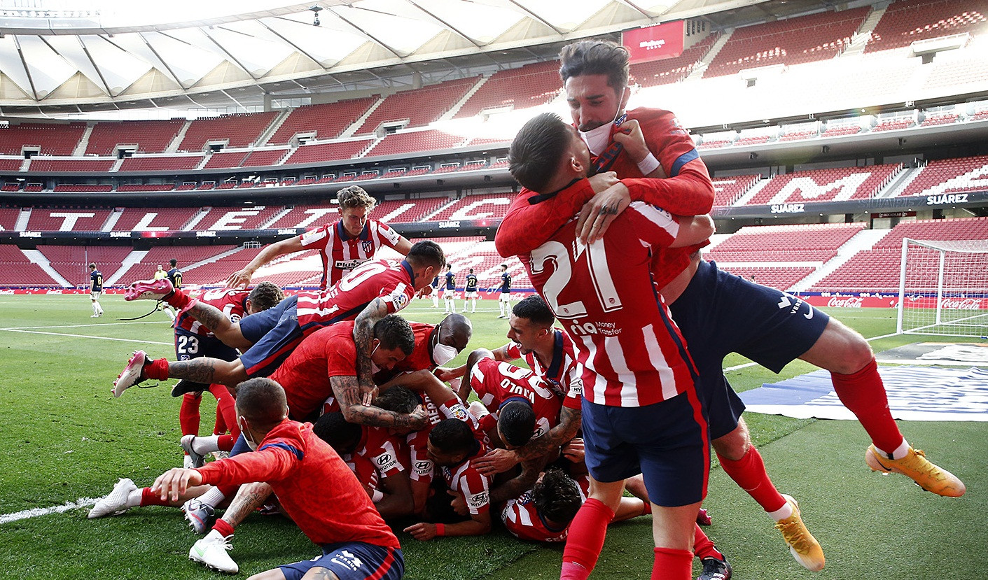 Para pemain Ateltico Madrid merayakan kemenangan mereka atas Osasuna di pekan ke-37 La Liga pada Minggu 16 Mei 2021. (Foto: Twitter/@Atleti)