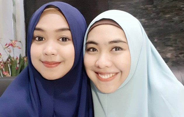 Oki Setiana Dewi pose bareng adiknya, YouTuber Ria Ricis. (Foto: Instagram)