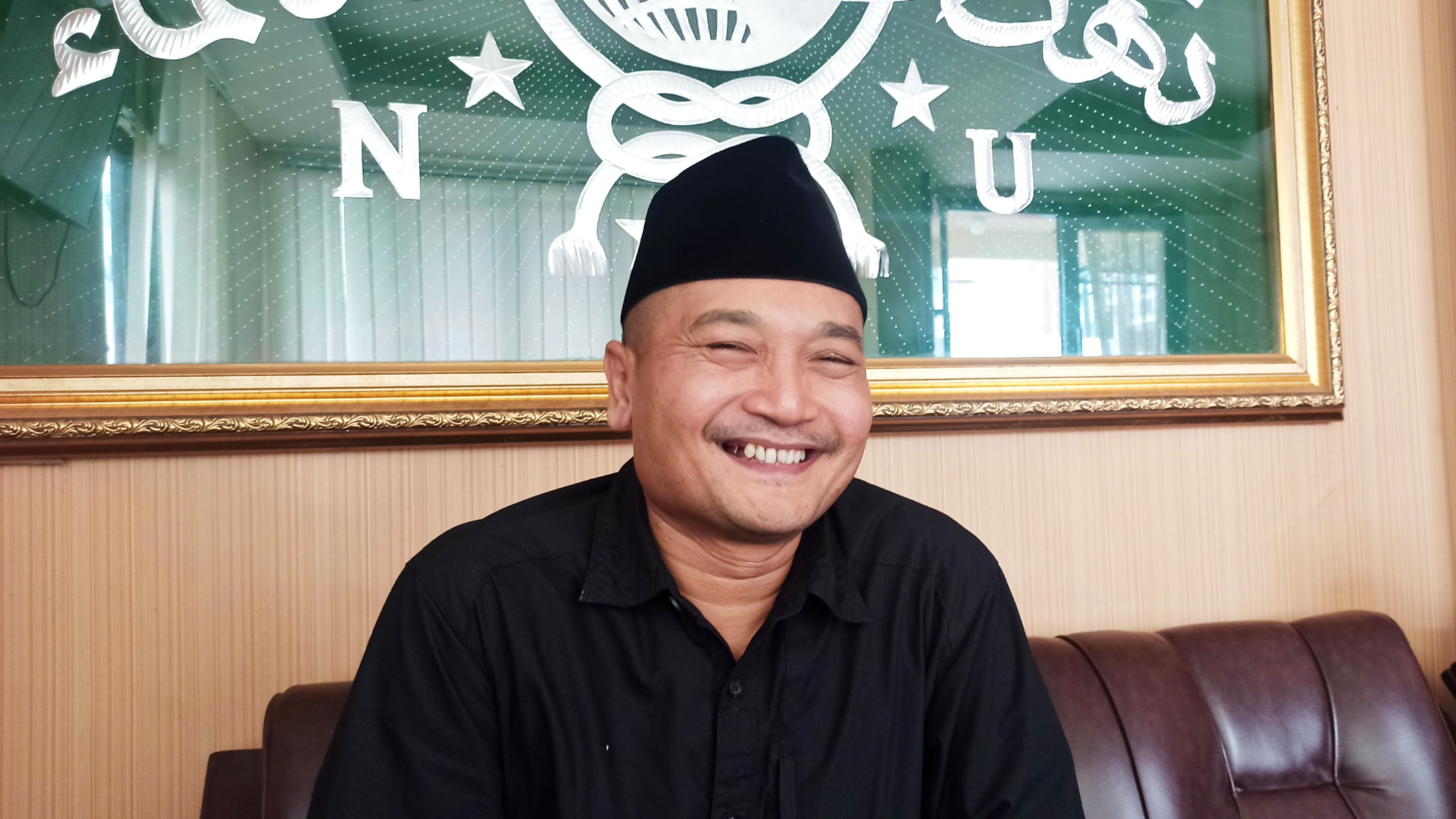 Ketua PCNU Banyuwangi KH M Ali Makki Zaini menginstruksikan warga Nahdliyyin membaca Qunut Nazilah untuk keselamatan muslim Palestina. (Foto: Muh Hujaini/Ngopibareng.id)