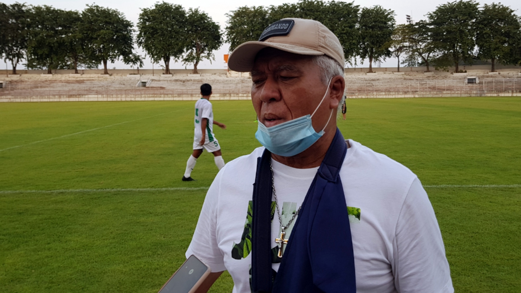 Pelatih Sepak Bola Jatim, Rudy William Keltjes saat ditemui usai laga uji coba di Stadion Gelora 10 November, Surabaya, Sabtu 22 Mei 2021. (Foto: Fariz Yarbo/Ngopibareng.id)