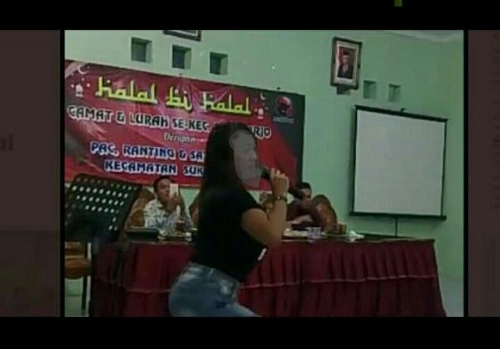 Acara halalbihalal yang dihadiri Camat Sukoharjo Havid Danang berujung dirinya dicopot dari jabatannya oleh Bupati Sukoharjo, Etik Suryani. (Foto: Twitter)