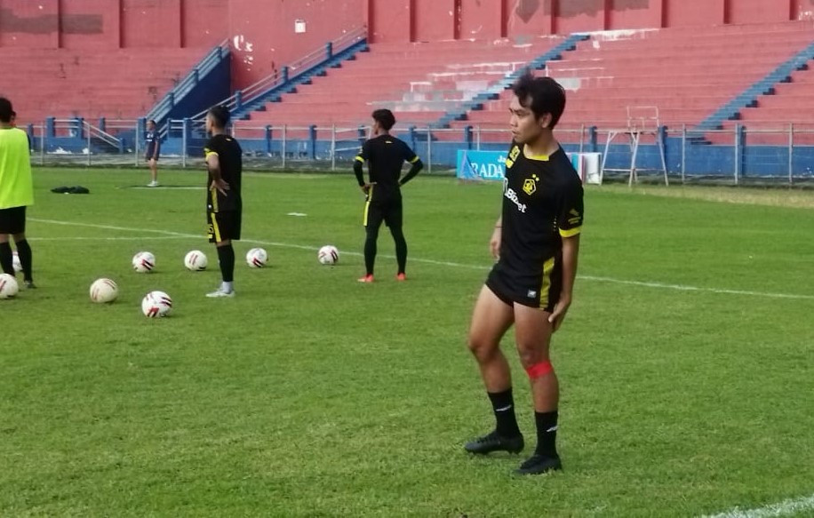 Pemain tengah Galih Akbar yang pernah membawa Persik juara Liga 3, Liga 2 hingga promosi Liga 1 dicoret dari daftar skuad Liga 1 2021. (Foto: Fendhy Plesmana/Ngopibareng.id)