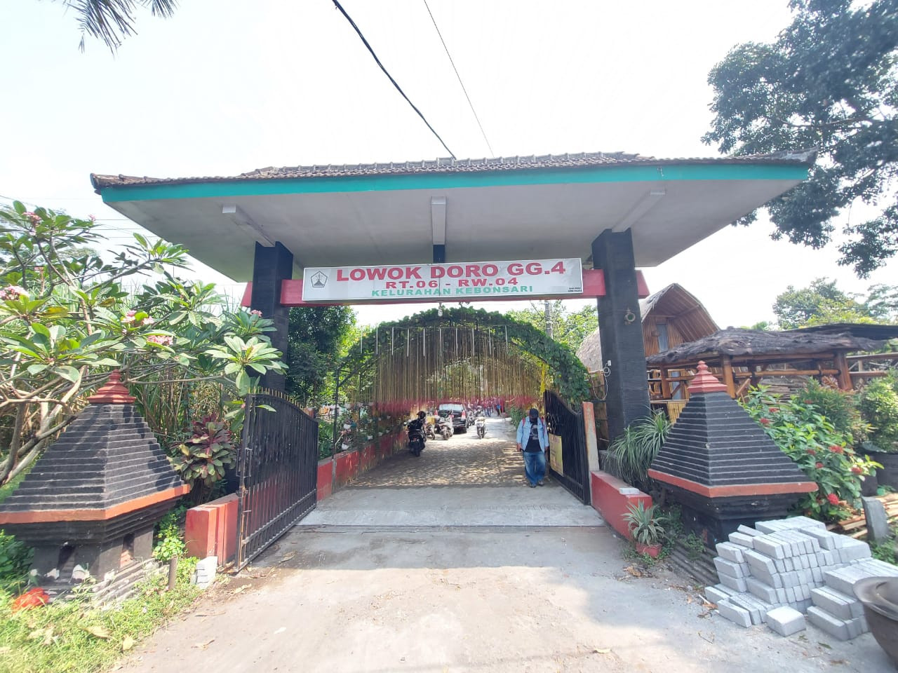 Pintu masuk-keluar kawasan pemukiman Lowokdoro, Sukun, Kota Malang (Foto: istimewa)