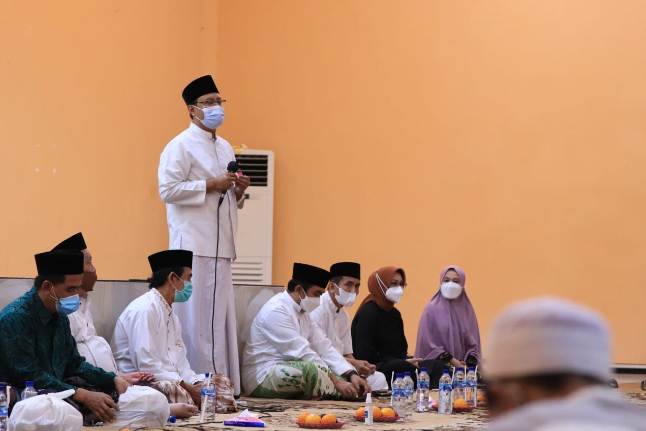 Walikota Pasuruan Saifullah Yusuf saat memberikan sambutan dalam Khotmul Qur’an dengan tema “Dengan Berkah Al-qur’an Kota Pasuruan menjadi Kota Madinah Maju Ekonominya, Indah Kotanya, Harmoni Warganya” Selasa malam tanggal 25 Mei 2021 di Gedung Gradhika Bhakti Praja Kota Pasuruan. (Foto: Istimewa)