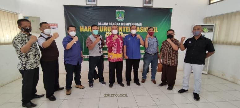 Para aktivis buruh usai menerima vaksin Covid-19. (Foto: Istimewa)