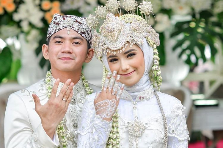 Rizky Syafaruddin alias Rizky DA atau Rizky 2R dengan Nadya Mustika Rahayu. (Foto: Instagram)