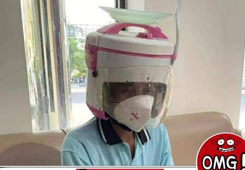 Tangkapan layar pengendara motor memakai helm penanak nasi (Foto: Instagram @omg.indonesia.id)