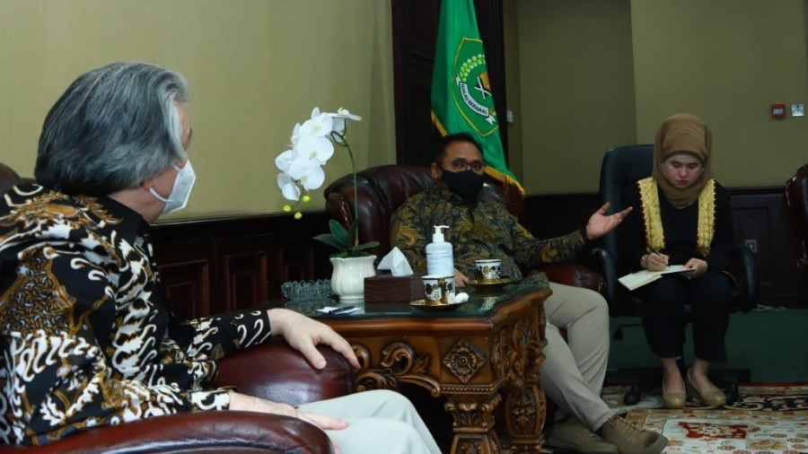 Menteri Agama Yaqut Cholil Qoumas menerima audiensi  Duta Besar Afghanistan untuk Indonesia, H.E. Faizullah Zaki, di Kantor Kementerian Agama, Jakarta. (Foto: kemenag)