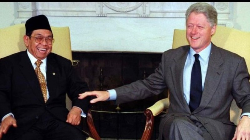 Gus Dur dan Bill Clinton. (Foto: Gusdurian)