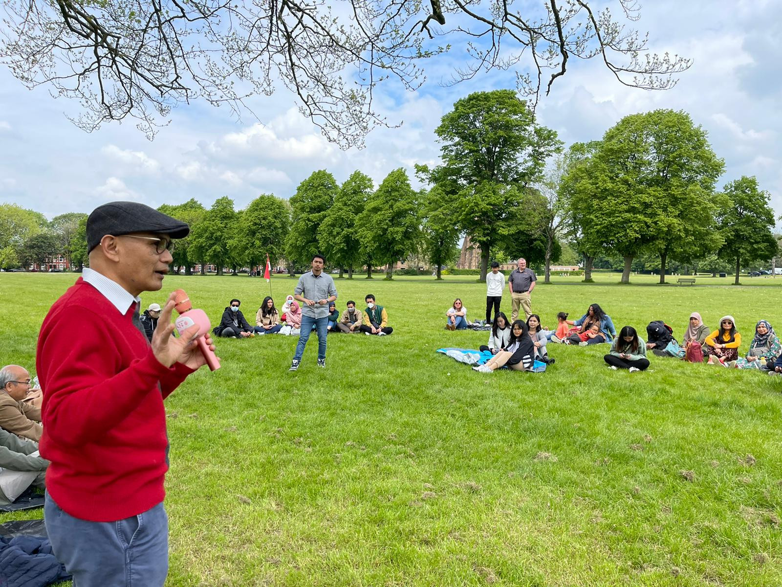 Duta Besar RI London Desra Percaya hadir langsung menyapa warga Indonesia yang tinggal di Oxford, Inggris. (Foto:Istimewa)