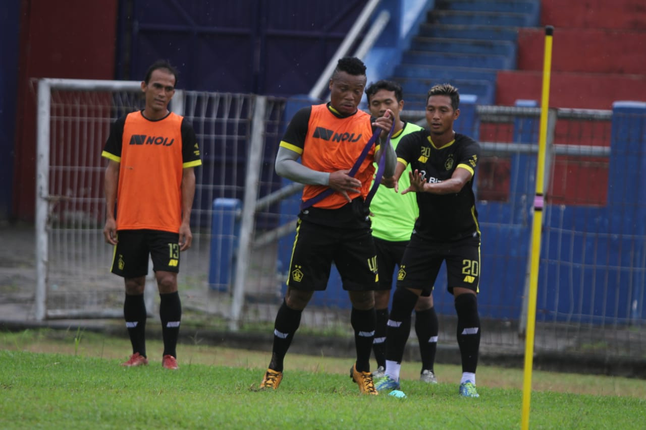 Sackie Teah Doe dalam sebuah latihan di Persik Kediri. (Foto: Istimewa)