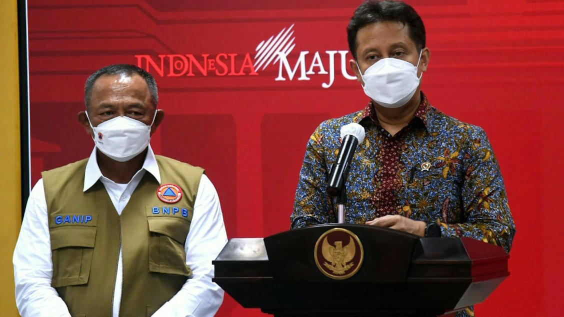 Menkes Budi Gunaldi Dadikir bersama Ketua Satgas Ganip Warsto ( foto: Setpres)ito