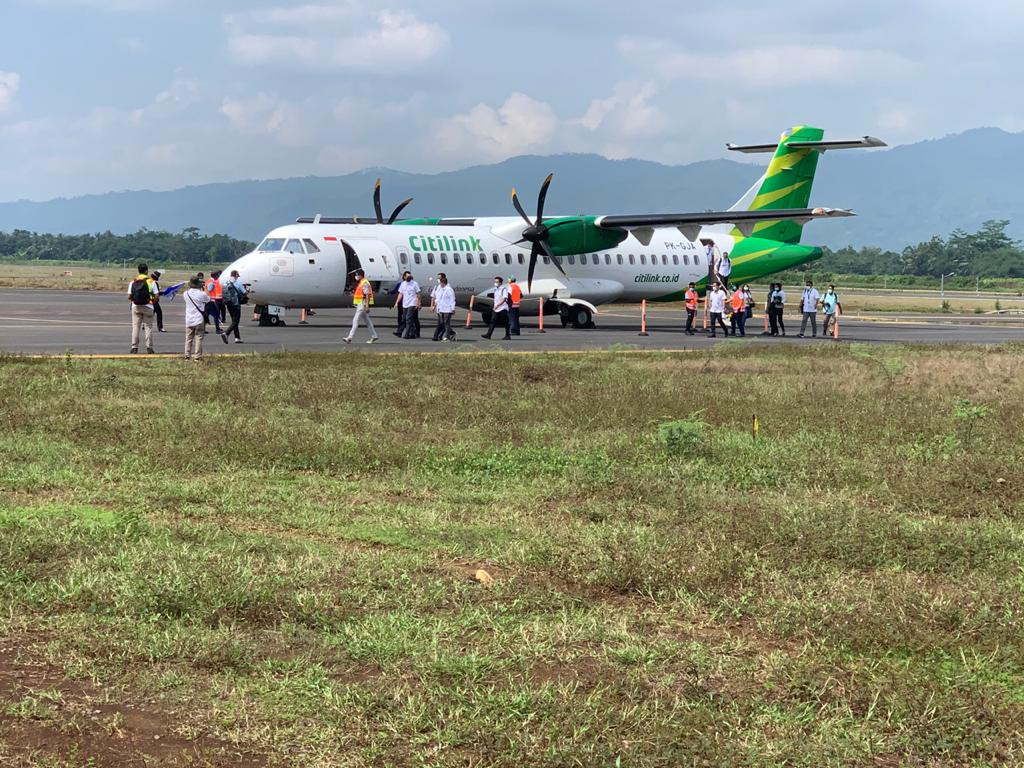 Bandara Jenderal Besar Soedirman (JBS) telah mulai beroperasi pada Selasa 1 Juni 2021 kemarin. Meski belum diresmikan, sudah ada penerbangan yang terjadwal.