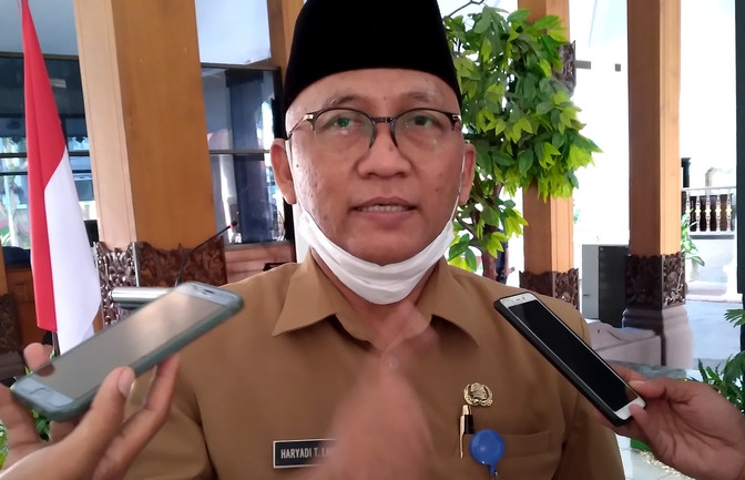 Kepala BPPKAD Situbondo, Hariyadi Tedjo Laksono memberikan keterangan serapan PBB di Situbondo. (Foto: Istimewa)