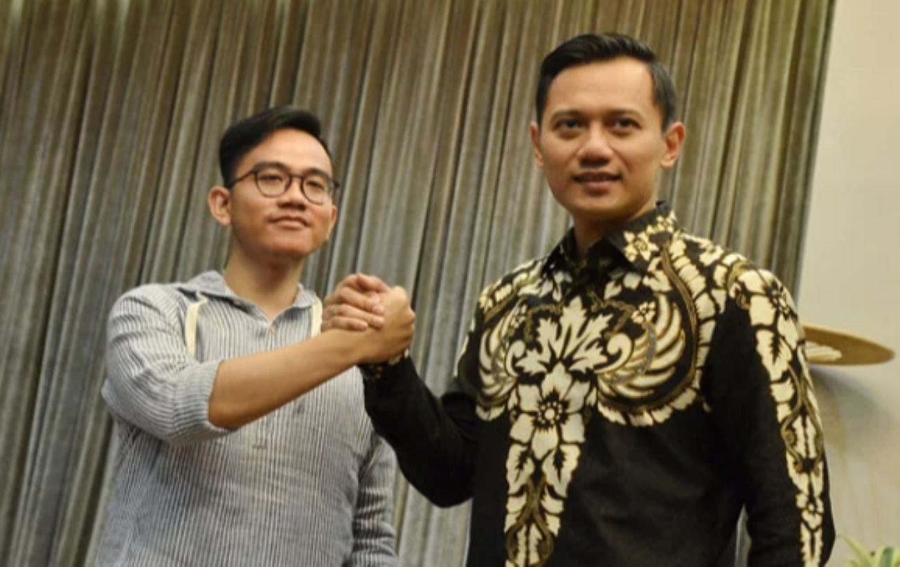 Ketua Partai Demokrat, Agus Harimurti Yudhoyono (AHY) saat bersama Gubernur Solo, Gibran Rakabuming, putra sulung Presiden Jokowi. (Foto: Istimewa)